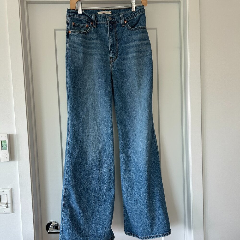 Levi's Ribcage Bell Jeans - Picture 6 of 8